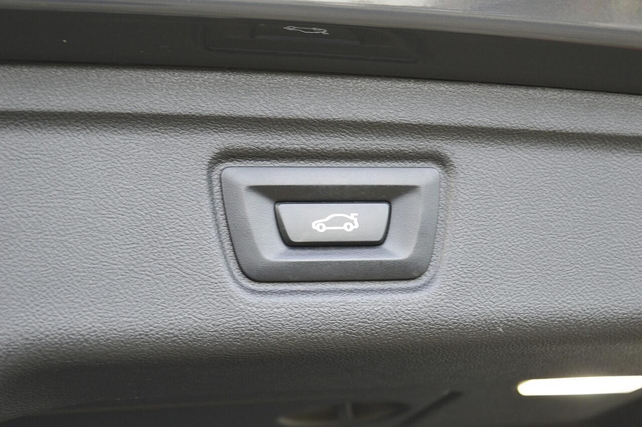 BMW 3-SERIE Touring 320i M-Sport Rijklaarprijs-Garantie Leder Interieur Apple carplay Led Trekhaak 19 Inch