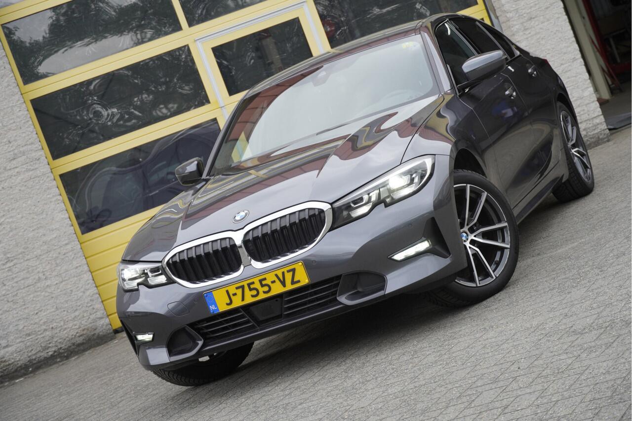 BMW 3-SERIE 318i Automaat! Executive Edition BJ2020 Lmv 18" | Led | Pdc | Navi | Achteruitrijcamera | Dashboard verlichting | Virtual cockpit | Climate control | Adaptieve cruise control | Sportstoelen | Zwarte hemel | Extra getint glas