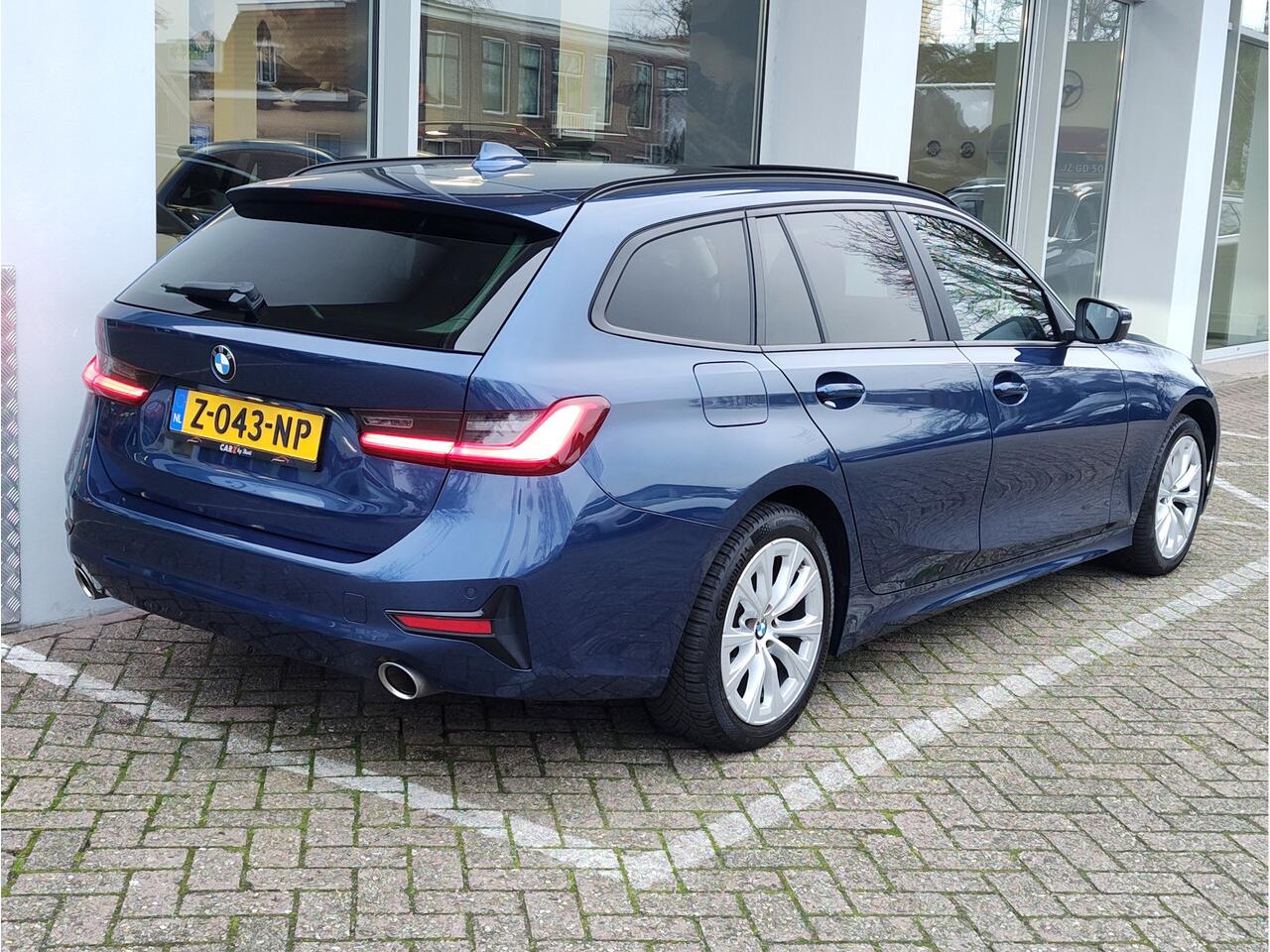 BMW 3-SERIE Touring 318i HIGH EXECUTIVE AUTOMAAT Open dak | Leder | Navi | Carplay