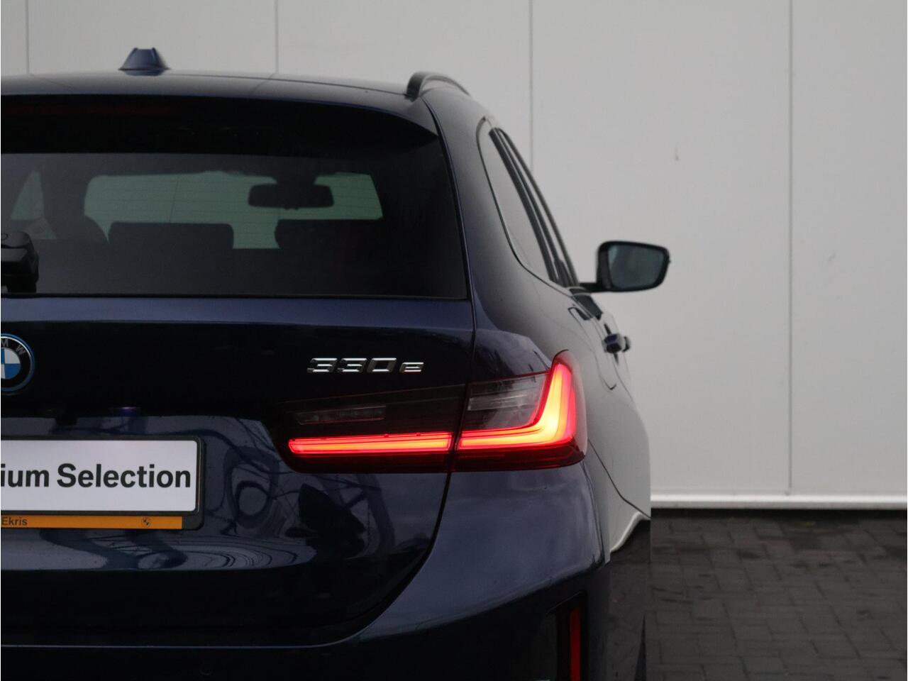 BMW 3-SERIE Touring 330e M Sportpakket Pro/ Stuurwiel verwarming/ Comfort Access/ Elektrische Trekhaak/ panoramadak/ Sportstoelen/ Stoelverwarming/ Active Cruise Control/ Harman Kardon