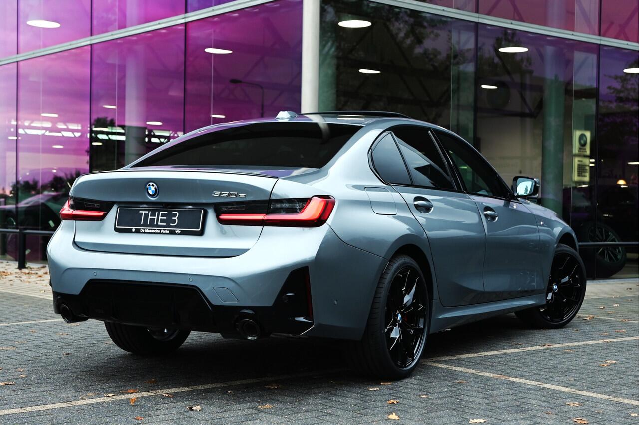 BMW 3-SERIE 330e High Executive M Sport Automaat / Schuif-kanteldak / Sportstoelen / Adaptieve LED / Parking Assistant Plus / Stuurverwarming / Comfort Access