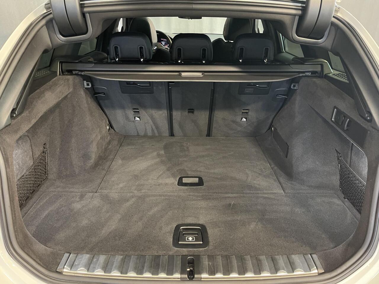 BMW 3-SERIE Touring 318i High Executive M Sport 18"/Panoramadak/Laser LED/Harman Kardon/Dodehoek/Adaptieve cruise/Keyless/Stoelverwarming