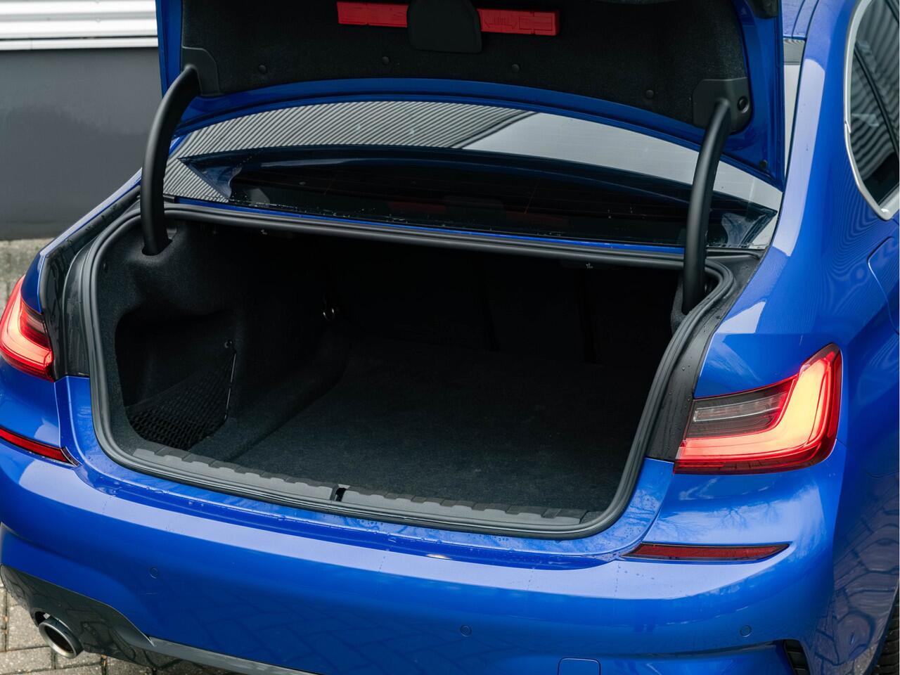 BMW 3-SERIE 320i M-Sport - Camera - Hifi - 19 inch - Live Cockpit Prof