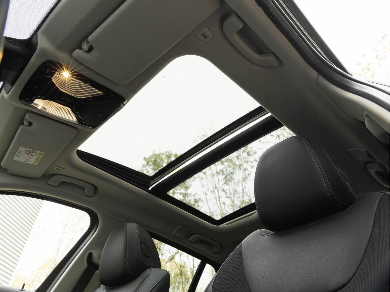 BMW 3-SERIE Touring 330e xDrive - Panorama - ACC - Hifi - Sportstoelen - Stoelverwarming