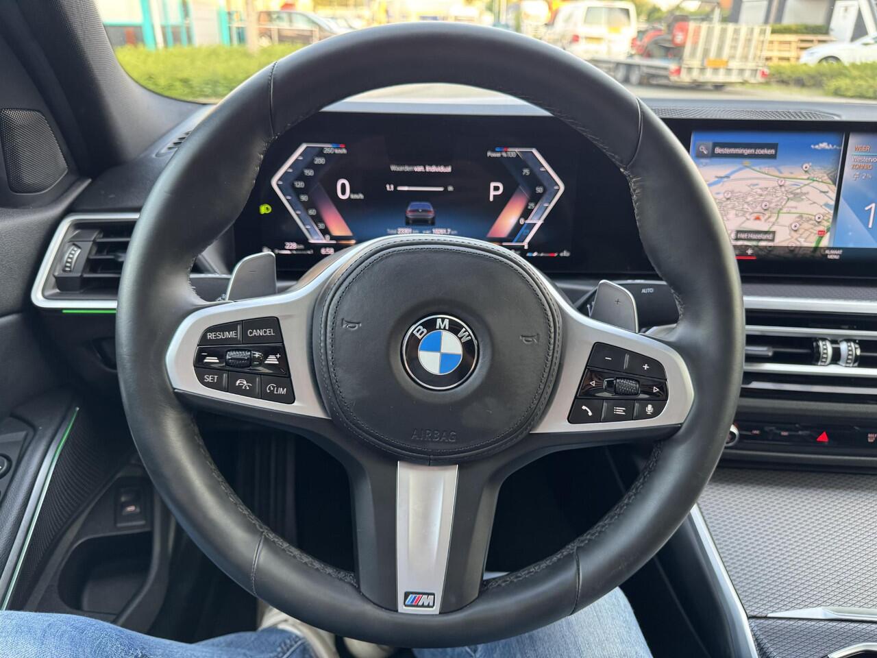 BMW 3-SERIE 318i | Pano | M Sport | LED | Stoelverwarming | Navigatie en meer!