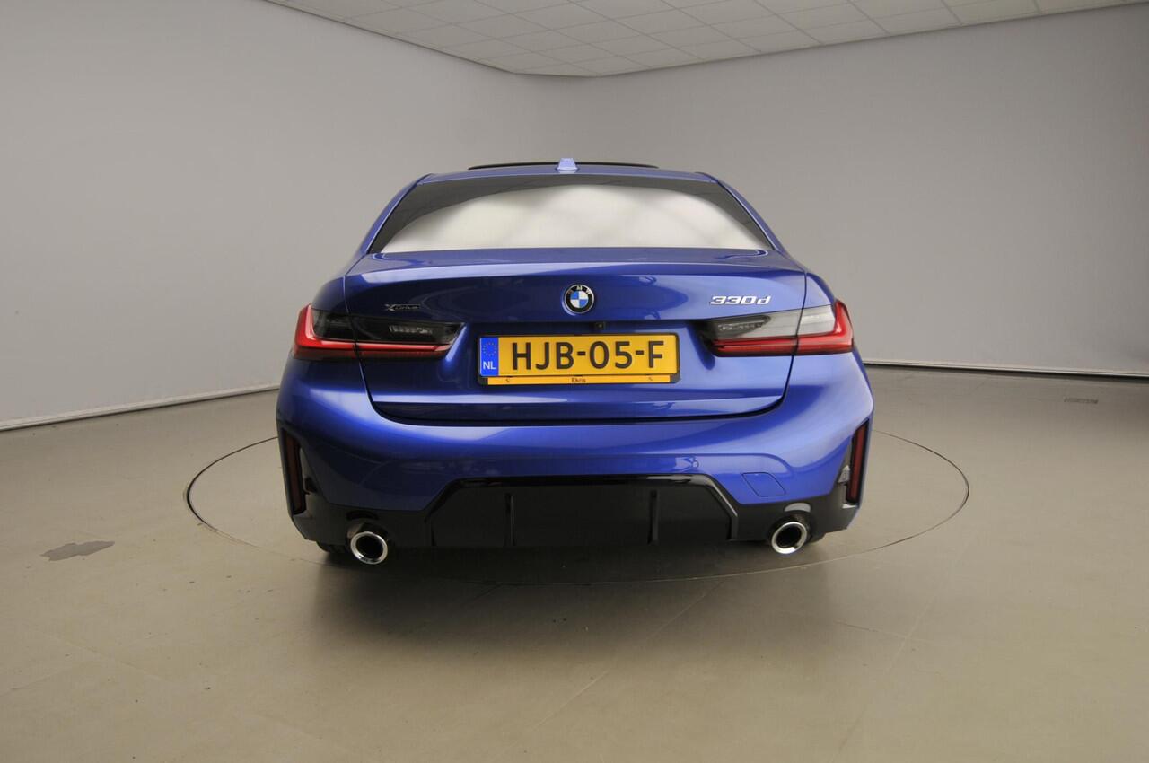 BMW 3-SERIE Sedan 330d xDrive | M-Sportpakket | LED | Navigatie | Schuifdak | Elektr. zetels | Sportstoelen | DAB | Hifi speakers | Alu 18 inch