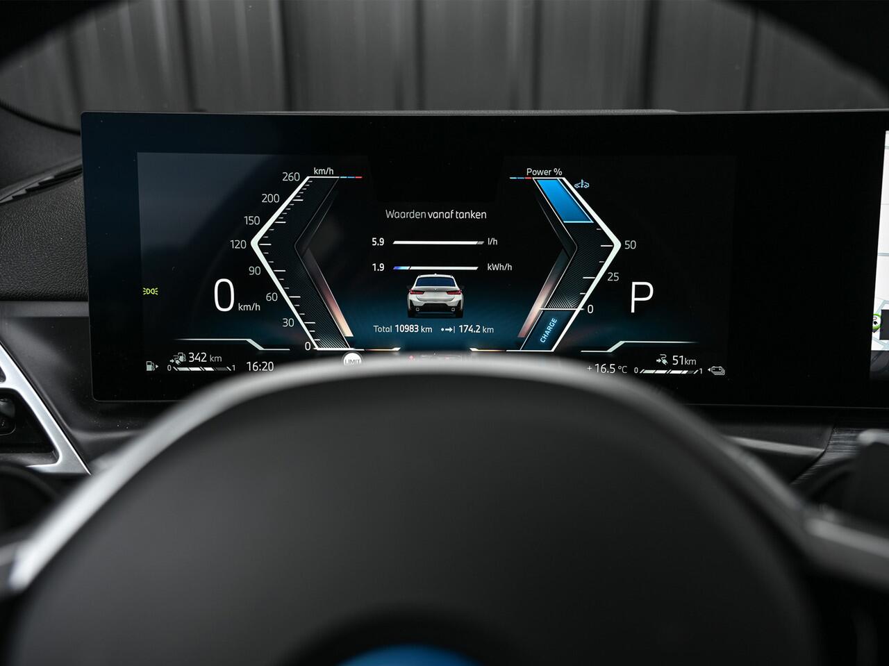 BMW 3-SERIE Touring 330e xDrive M-SPORT | FACELIFT | ACCU 19,5 kWh | ACTIVE CRUISE | ELEKTR. TREKHAAK | HIFI AUDIO | SHADOW LINE | CAMERA | FULL-LED | STUUR- EN STOELVERWARMING