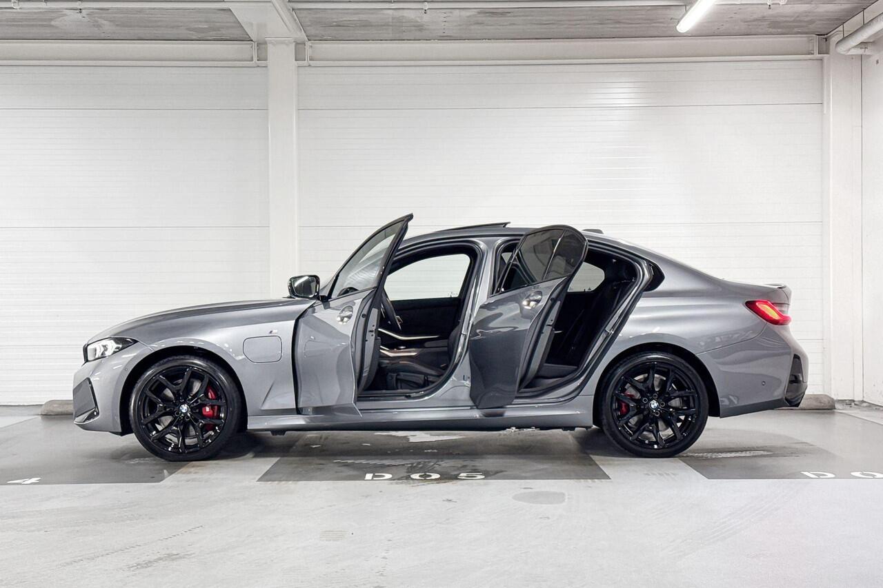 BMW 3-SERIE Sedan 330e | M-Sport Pro | Innovation Pack | Comfort Pack | Driving Assistant Professional | Harman/Kardon | Schuif-/Kanteldak | Comfort Access