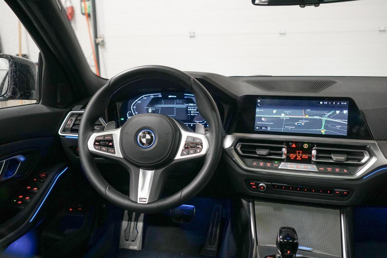 BMW 3-SERIE Touring 330e M-Sport | Panoramadak | Elektr. Trekhaak