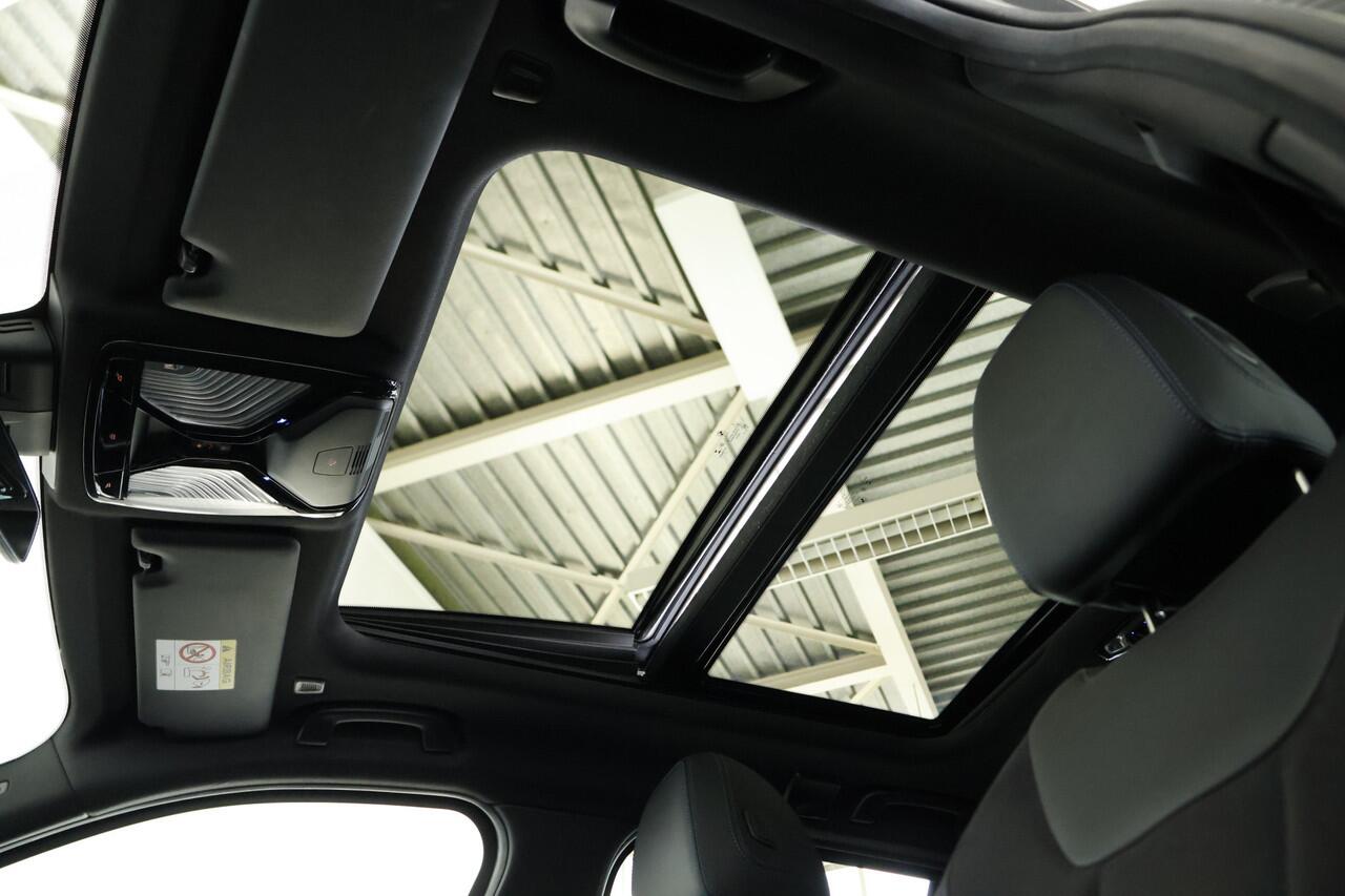 BMW 3-SERIE Touring 330e xDrive M-Sport / Panorama / ACC / Cam / Carbon / CarPlay