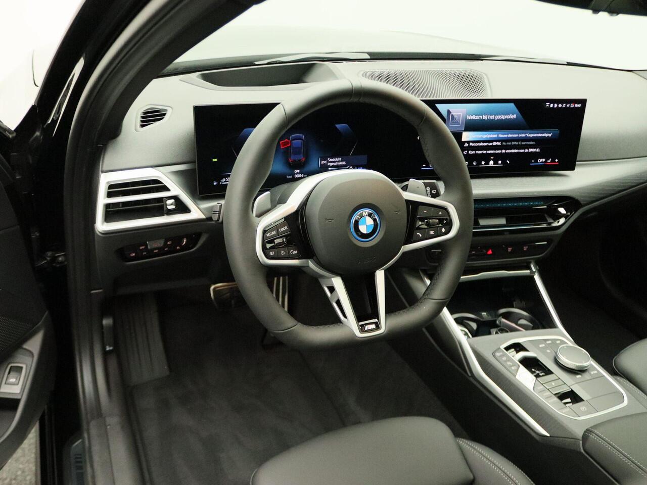 BMW 3-SERIE 330e Touring | M Sportpakket Pro | Comfort Pack | Innovation Pack