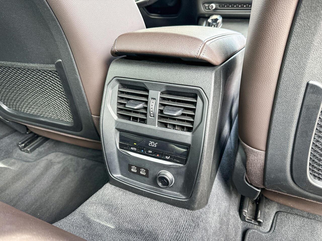 BMW 3-SERIE Sedan 330e High Executive / Harman Kardon / Head Up / Adaptive Cruise Control / Comfort Access / 18 Inch / Trekhaak Zwenkbaar / Selections