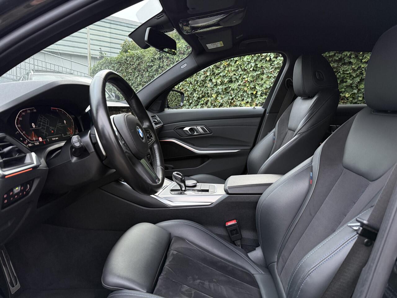 BMW 3-SERIE Touring 318i | M-Sport | 19" | HiFi | Camera | Elek. Trekhaak | Shadow Line + | Getint Glas