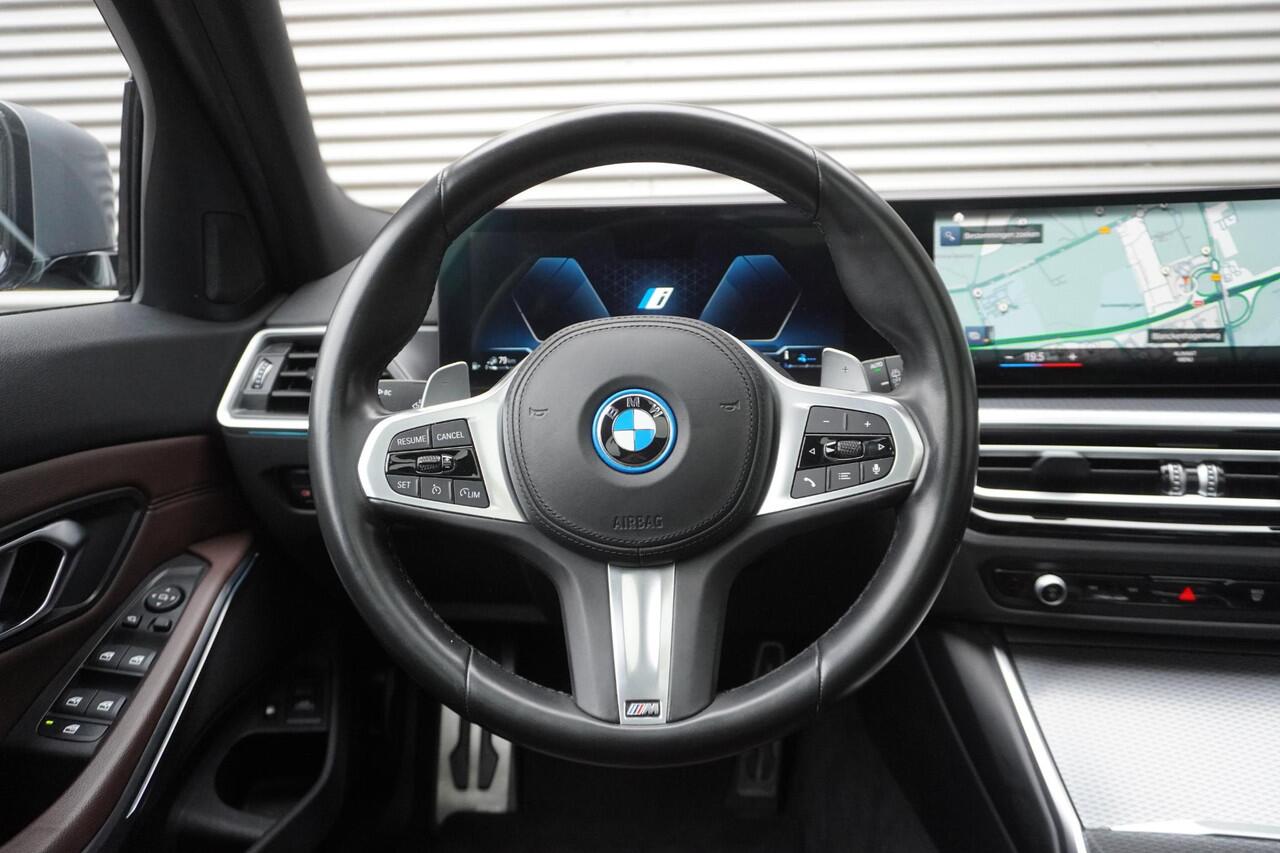 BMW 3-SERIE Touring 320e M Sportpakket | Alarmsysteem klasse 3 | Trekhaak met elektrisch wegklapbare kogel | Glazen panoramadak | HiFi System | Driving Assistant