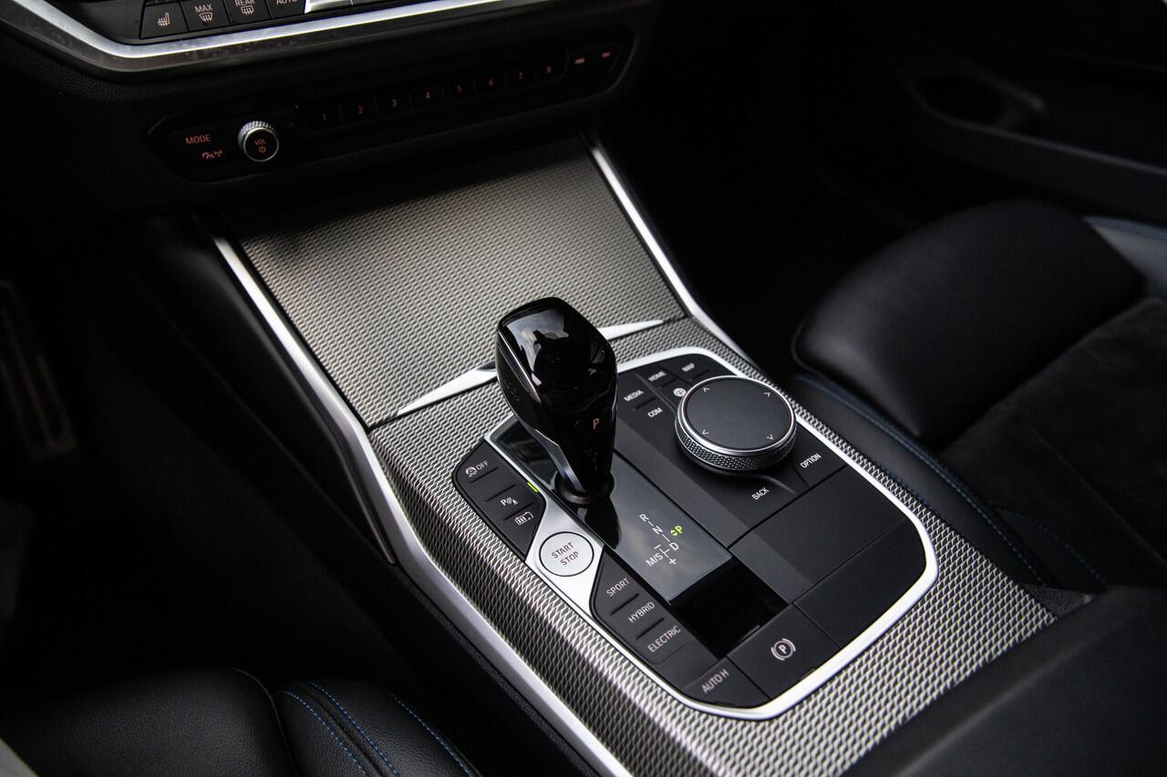 BMW 3-SERIE Touring 330e High Executive M-Sport , Adap. cruise, Trekhaak, Stoel/stuurverwarming,