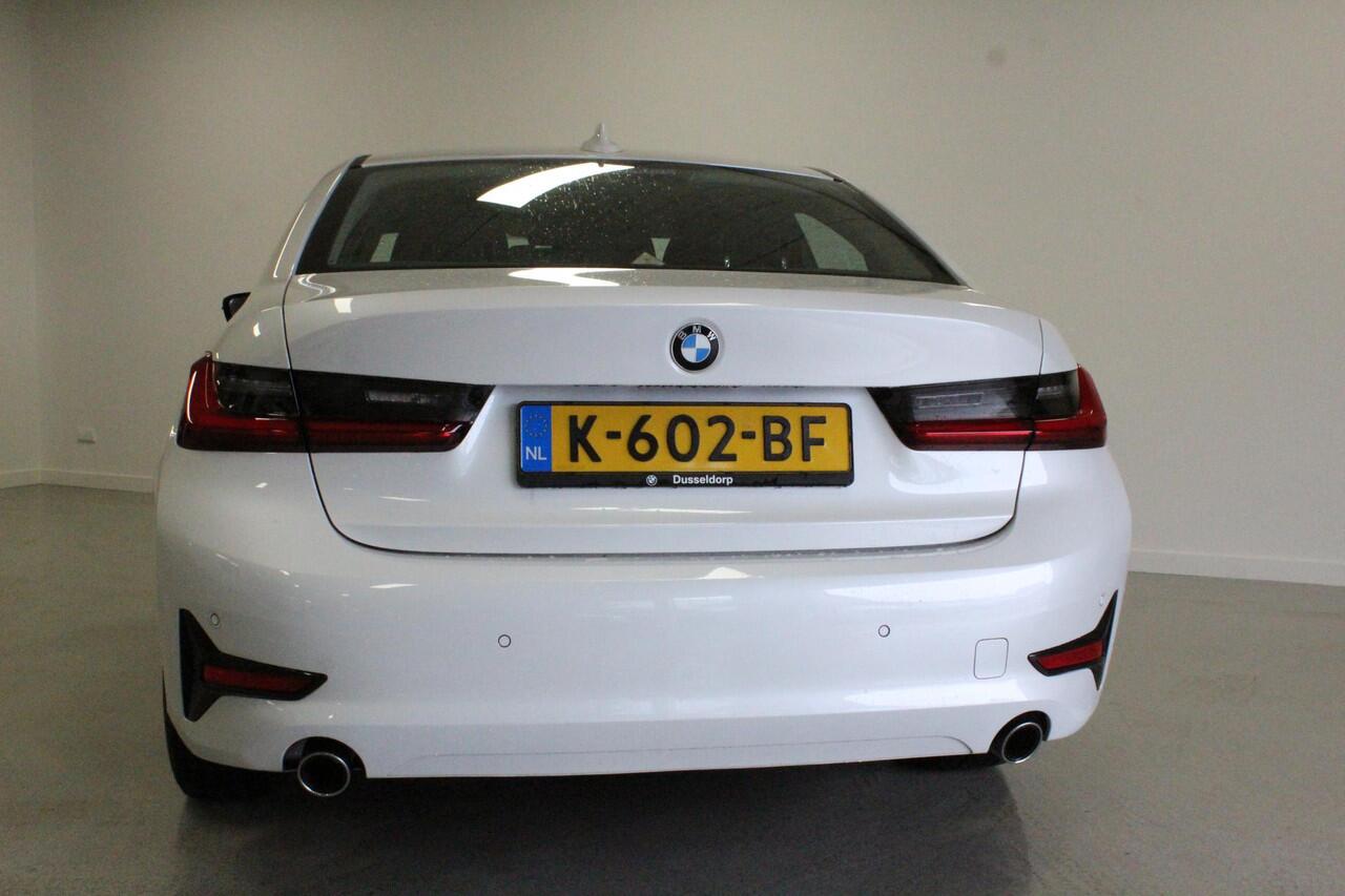BMW 3-SERIE 318d Executive Edition | NL-AUTO+N.A.P! | CARPLAY | PDC-V/A | CLIMA | DAB-RADIO | NAVI | LED | CRUISE |