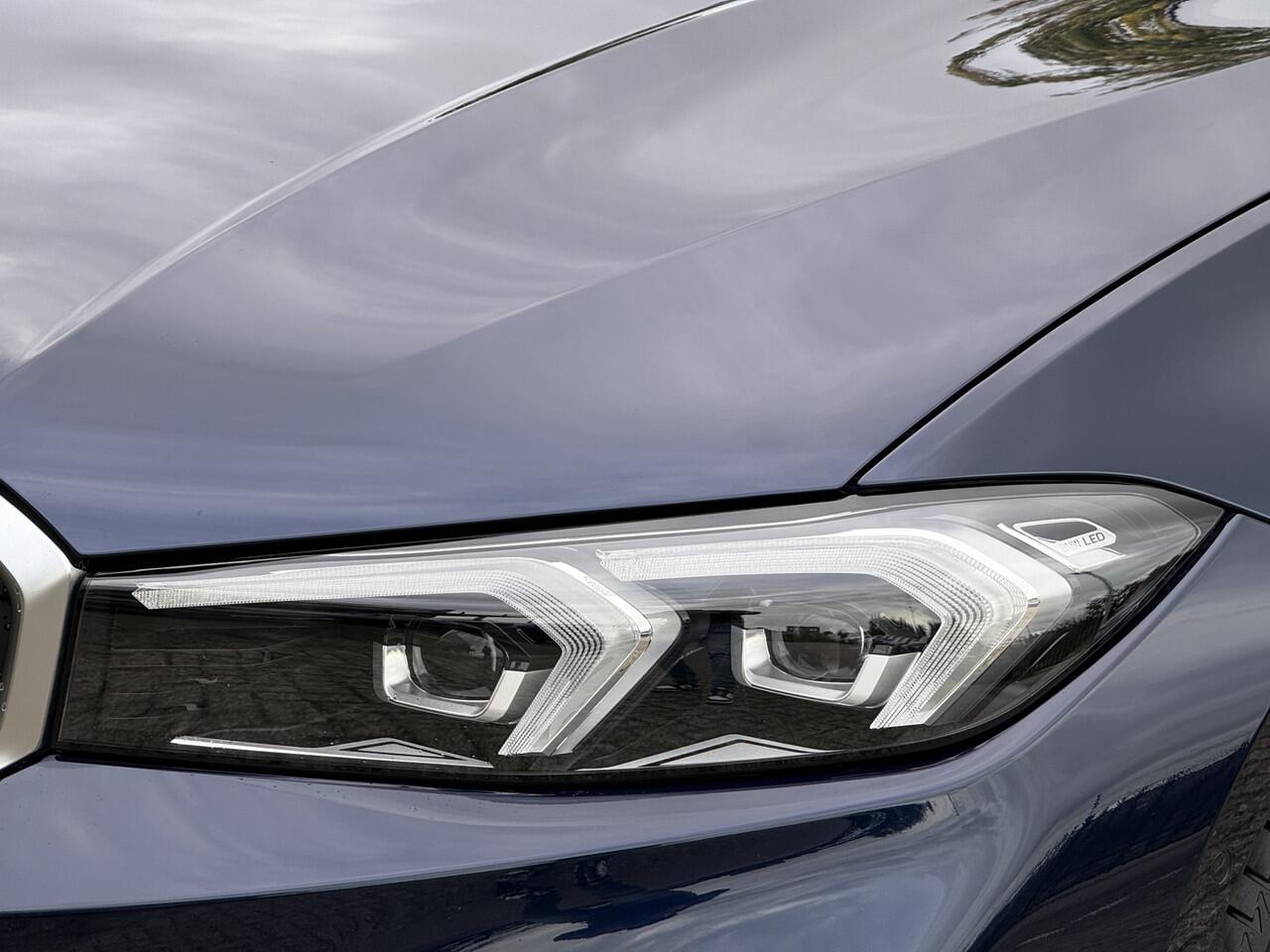 BMW 3-SERIE Touring 318i | Driving Ass. | Widescreen | Trekhaak | Stoel + Stuurverw. | Camera | M hemel Anthrazit