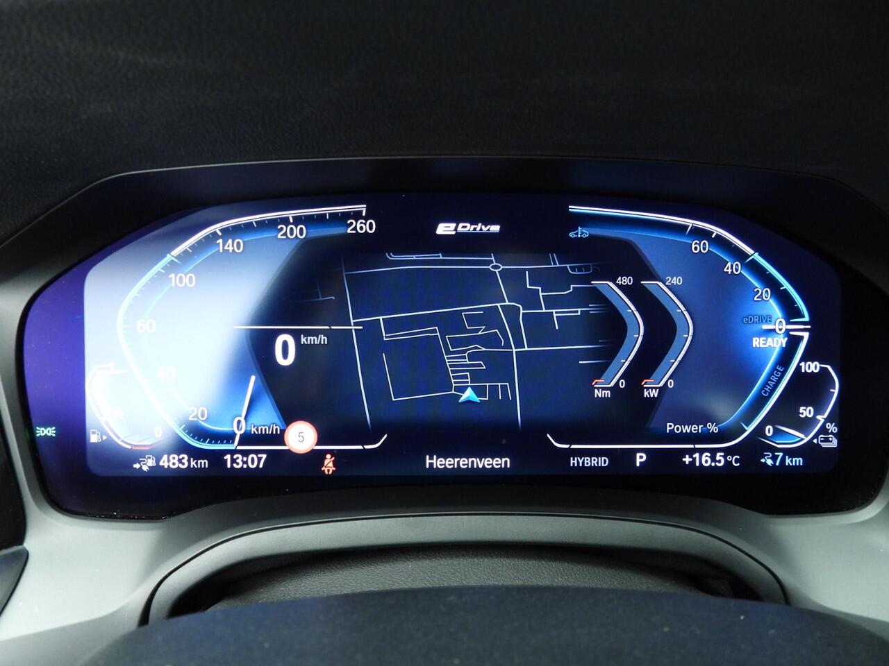 BMW 3-SERIE Touring 330e | LED | Leder | HUD | Sportstoelen | Active cruise | Stoelverwarming | DAB | Alu 17 inch