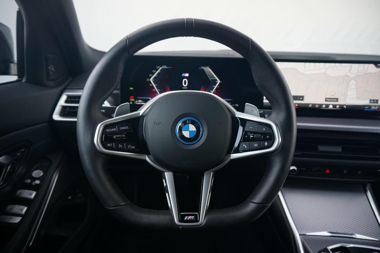 BMW 3-SERIE Touring 330e M Sport Pro | Trekhaak / Harman Kardon / Elektrische Stoelen met geheugen / Comfort Access