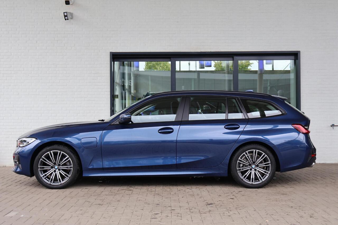 BMW 3-SERIE Touring 320e | High Executive | Voorstoelen Verwarmd | Parkeersensoren achter |