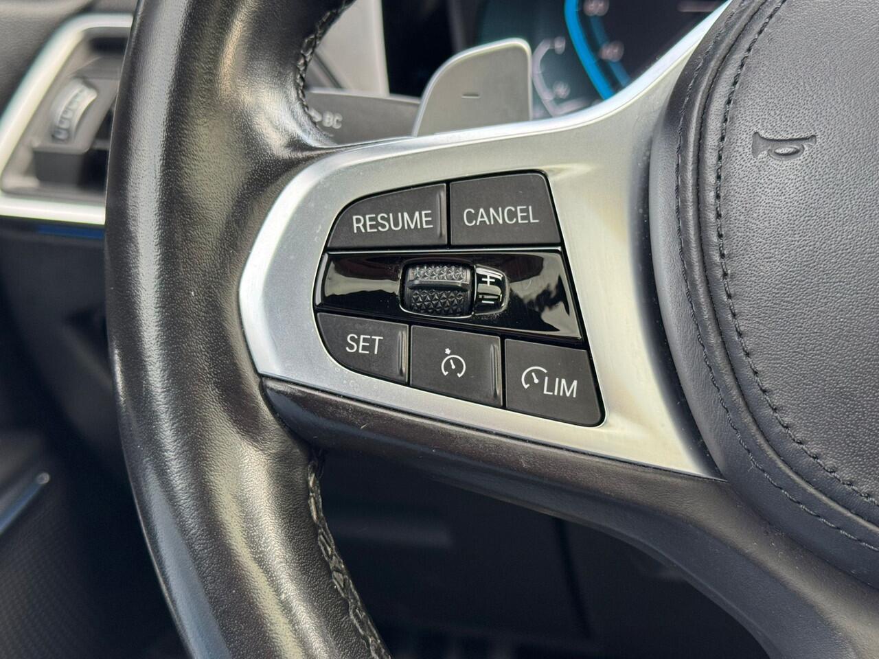 BMW 3-SERIE Touring 330e High Executive M-pakket/Panoramadak/Navigatie/Leder