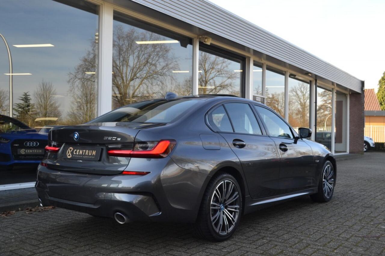 BMW 3-SERIE 320e M-Sport / Pano / Keyless