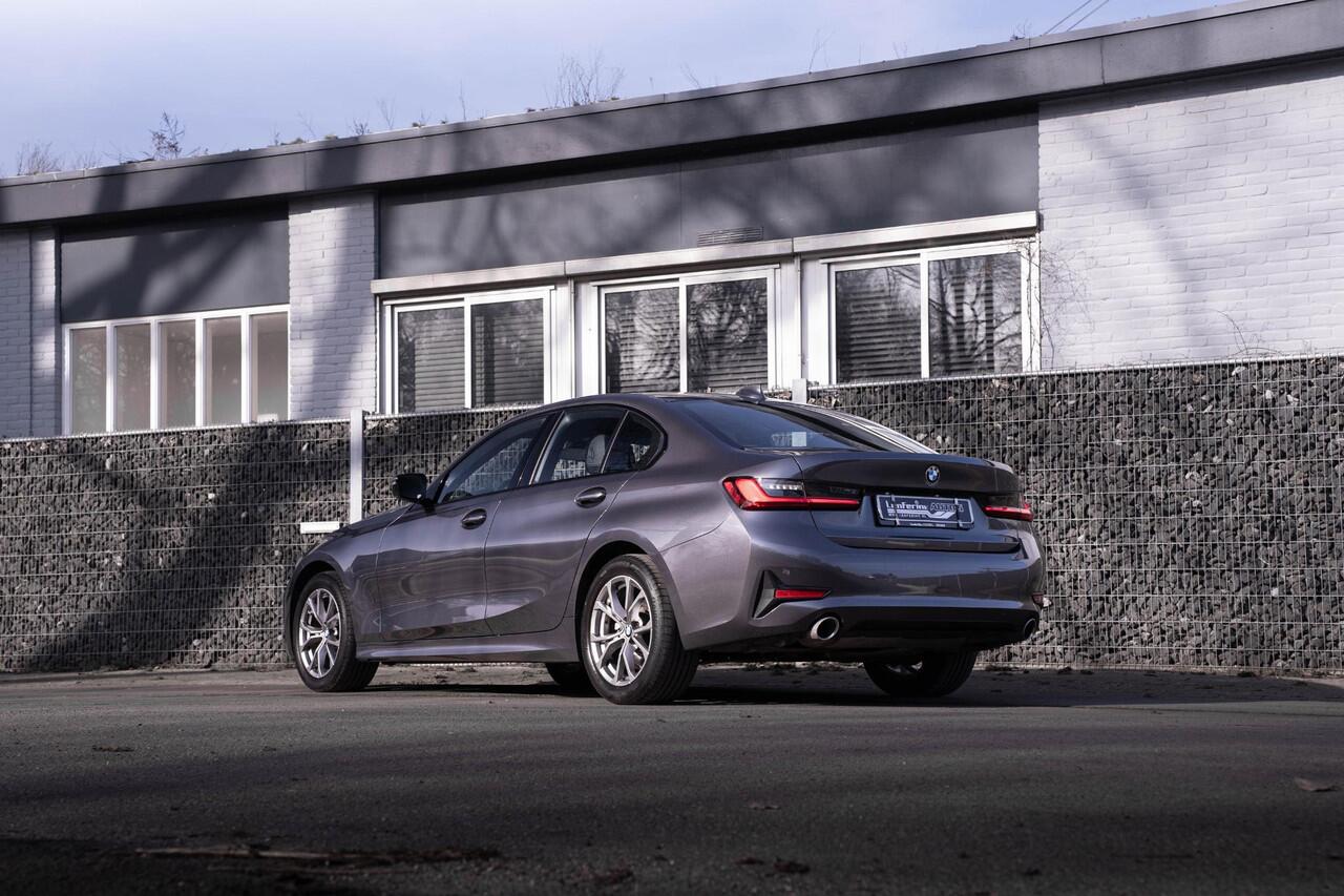 BMW 3-SERIE 320i Sport Line Led koplampen Apple Carplay Leder Memory Stoelverwarming 1e Eigenaar NAP