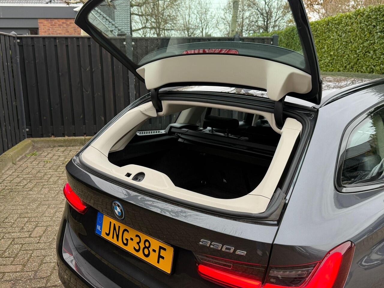 BMW 3-SERIE Touring 330e