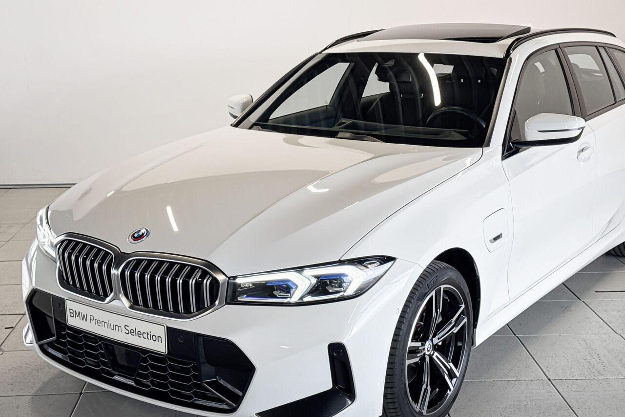 BMW 3-SERIE Touring 330e xDrive Innovation Pack M Sportpakket Aut.