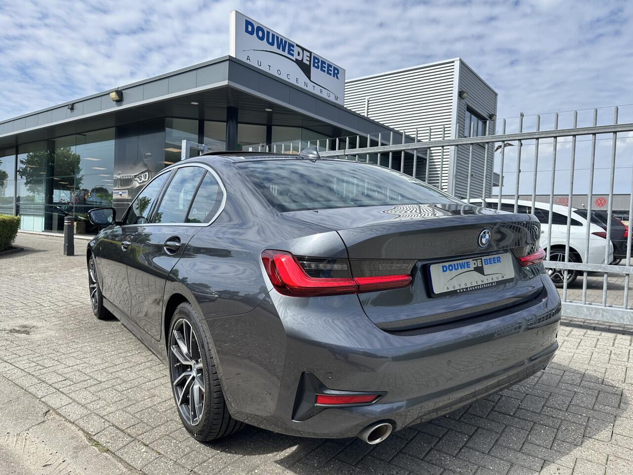 BMW 3-SERIE 330e Sportline 330 Schuifdak|Laser-LED |Leer|Stoelverw|HiFi