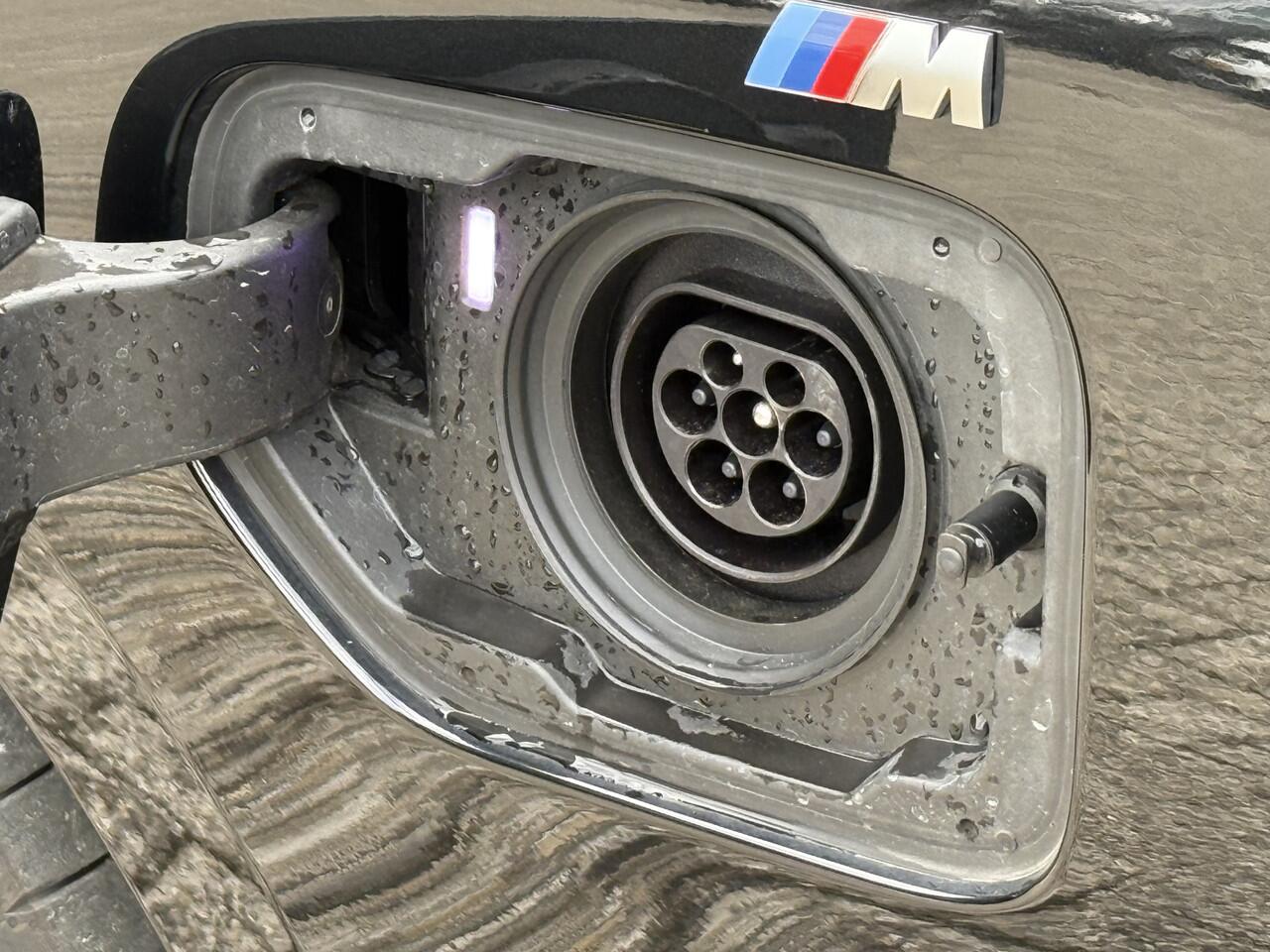 BMW 3-SERIE Touring 330e | M-Sport Pro | HiFi | Camera | 19" |