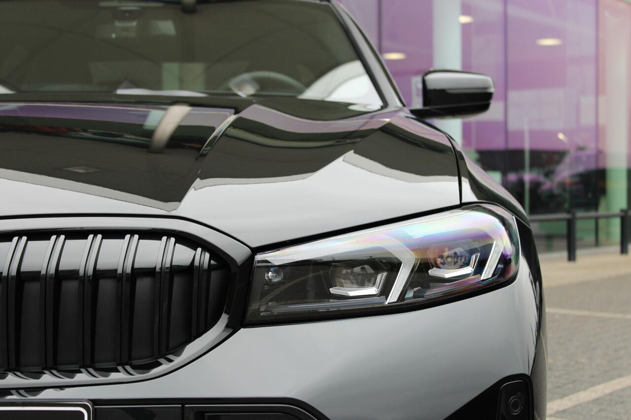 BMW 3-SERIE 330e High Executive M Sport Automaat / Schuif-kanteldak / Sportstoelen / Parking Assistant Plus / Comfort Access / Adaptieve LED / Stuurverwarming / Live Cockpit Professional