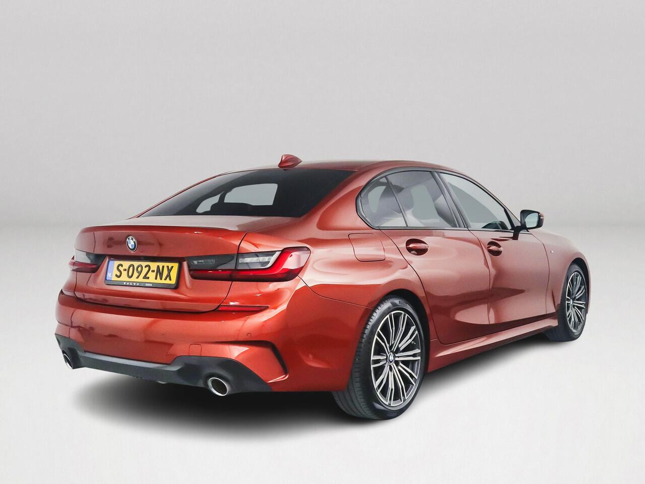 BMW 3-SERIE 318i Business Edition Plus | Parkeercamera | Stoelverwarming | Navigatie