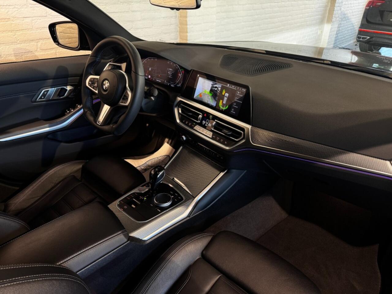 BMW 3-SERIE Touring 318i High Executive M-Sport Laser LED Leder HUD 19''