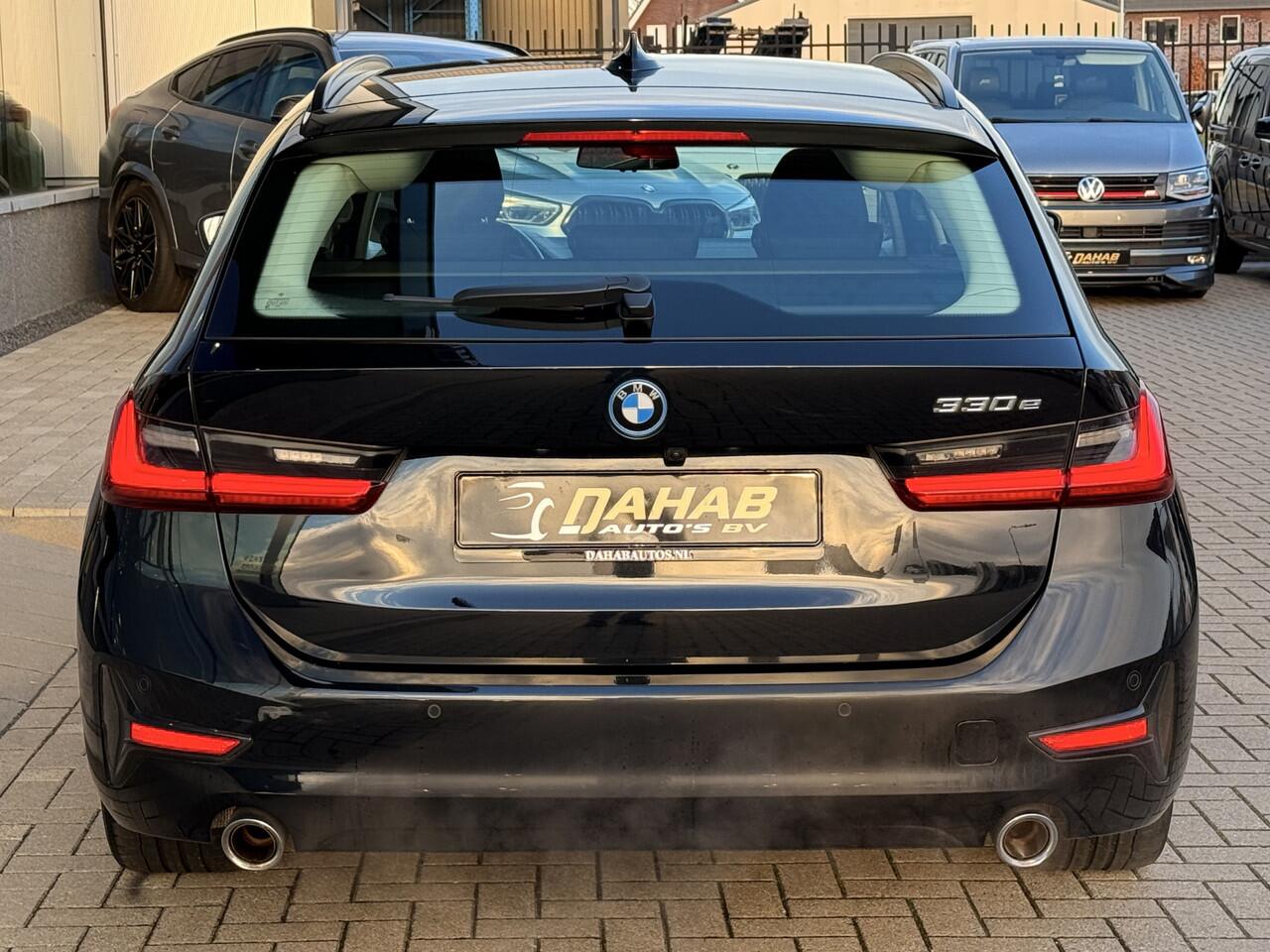 BMW 3-SERIE Touring 330e | Stoelverwarming | Apple Carplay | Achteruitrijcamera | Cruise |