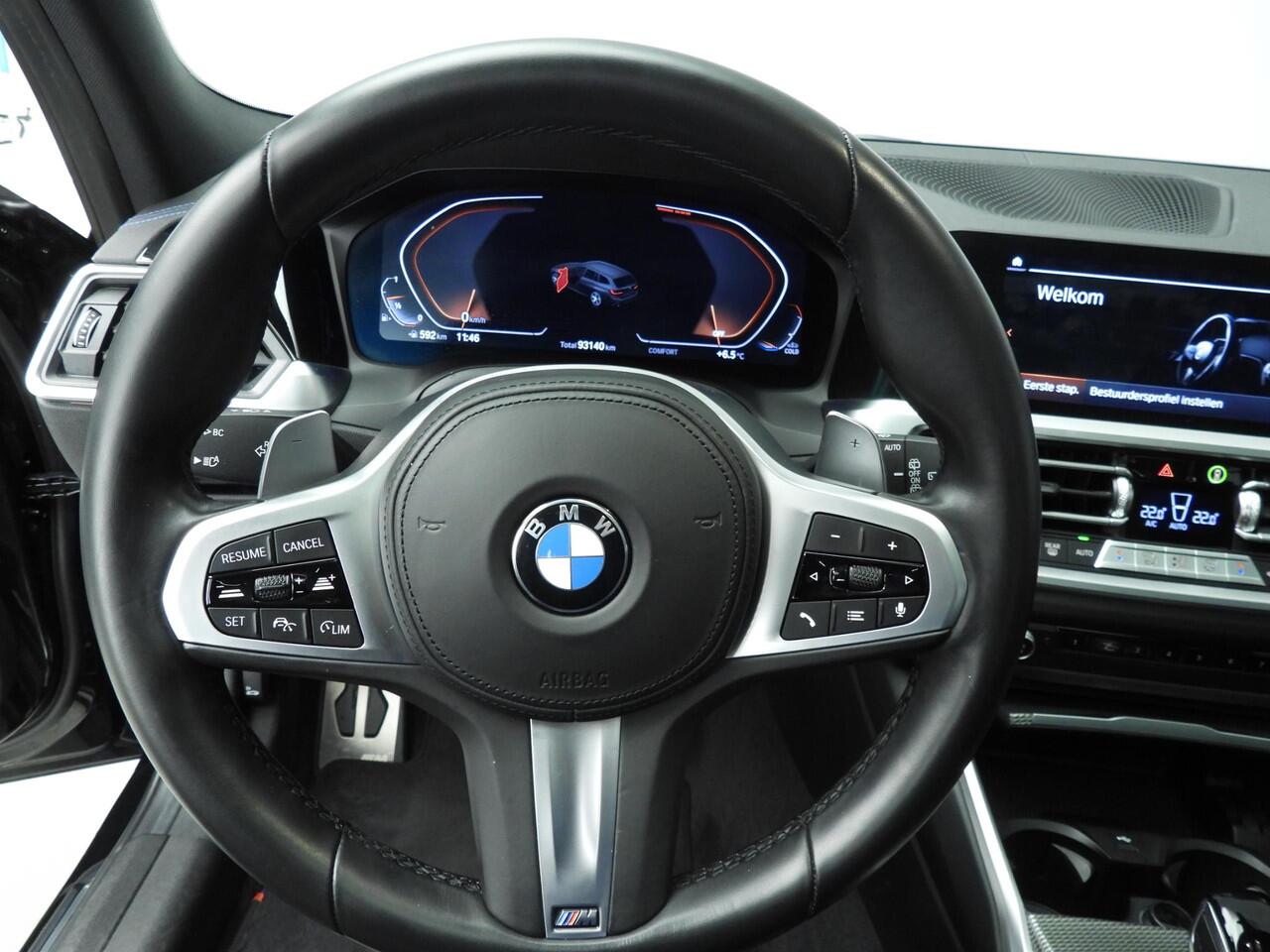 BMW 3-SERIE Touring 330i xDrive M-Sportpakket | LED | Leder | Navigatie | Active cruise | Schuifdak | Trekhaak | DAB | Hifi speakers | Alu 18 inch