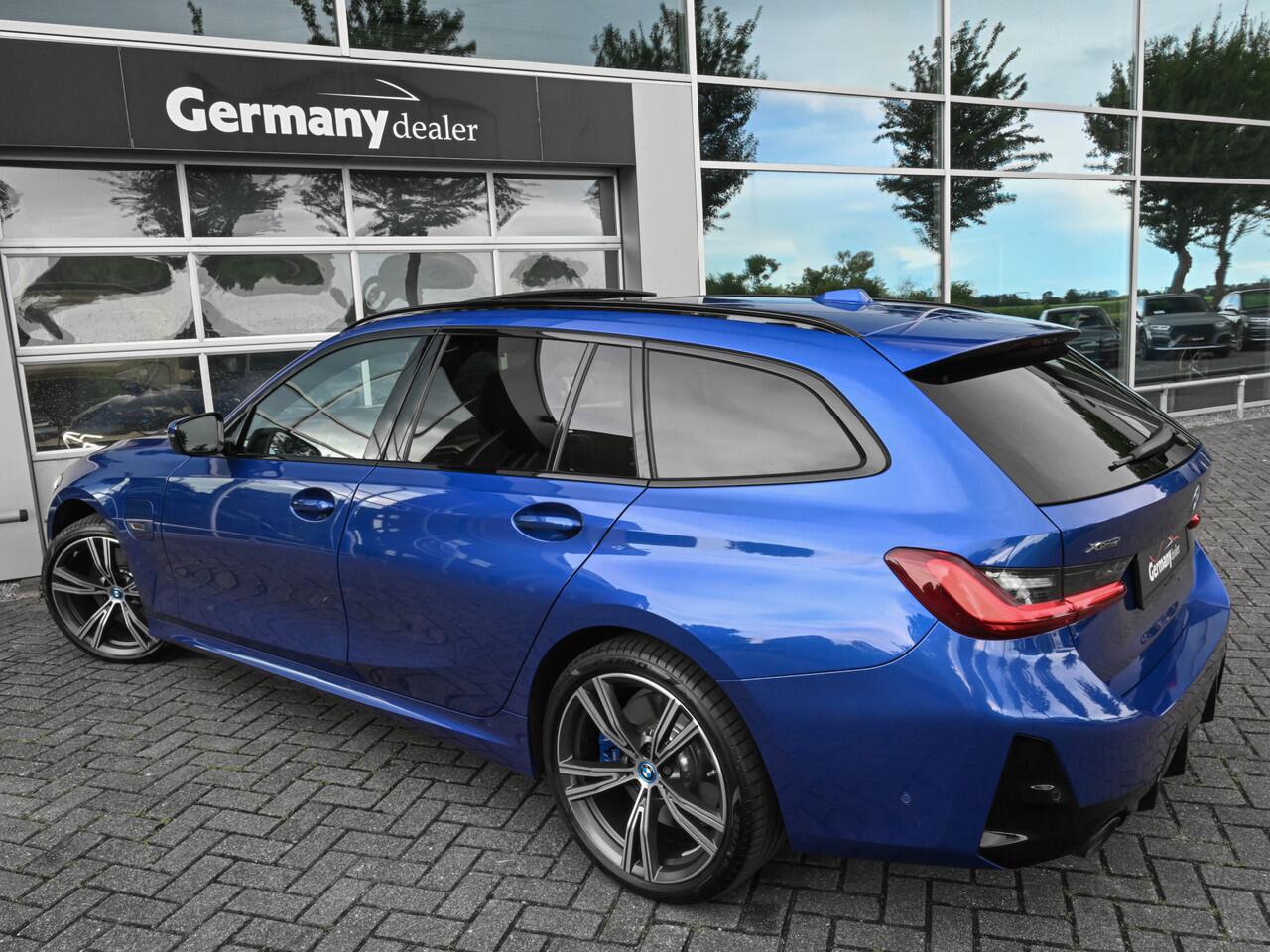 BMW 3-SERIE Touring 330e xDrive 292pk M-Sport-Pro Pano HUD E-Zetels ACC M-Rem Widescreen Hifi VOL!