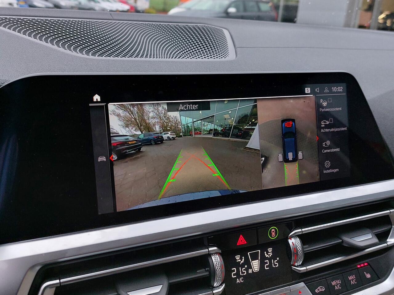 BMW 3-SERIE Touring 320i 184pk Automaat High Executive Individual | Origineel NL | Navi | Apple Carplay | Adap.Cruise | Leder+Verwarmd | Dodehoek+Rijstrooksensor | Pdc V+A+Assist+360 Camera | Privacy Glass