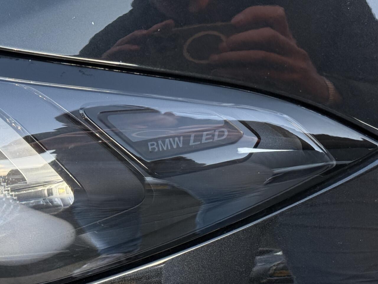 BMW 3-SERIE Touring 330e Panoramadak / HUD / Leer / Stoelverwarming