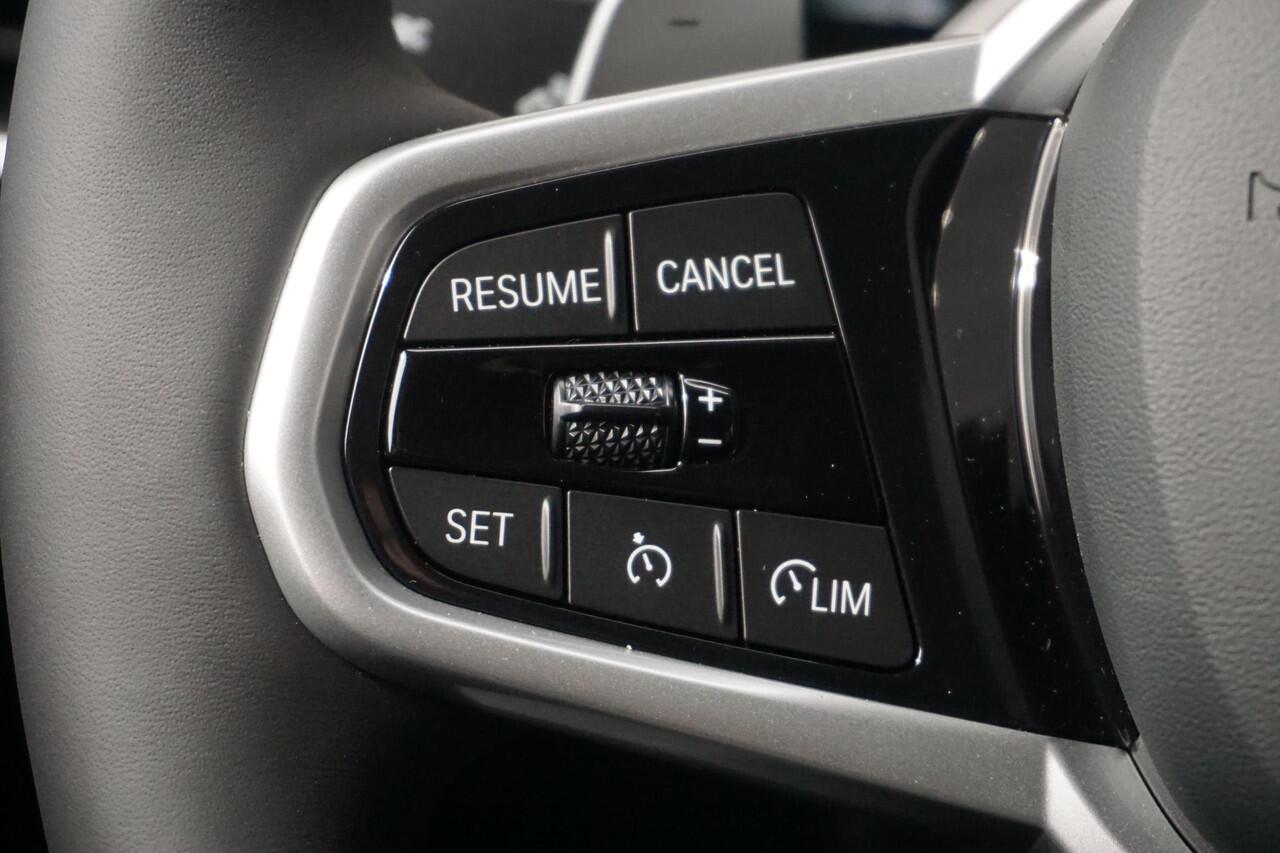 BMW 3-SERIE Touring 330e M Sportpakket Pro | Comfort Pack | HiFi System | Extra getint glas in achterportierruiten en achterruit | Achteruitrijcamera | Ekris Selection