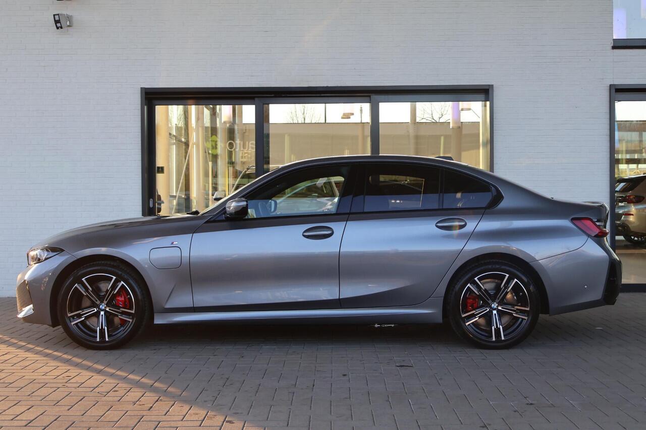 BMW 3-SERIE 330e Sedan | M Sportpakket Pro | Comfort Pack