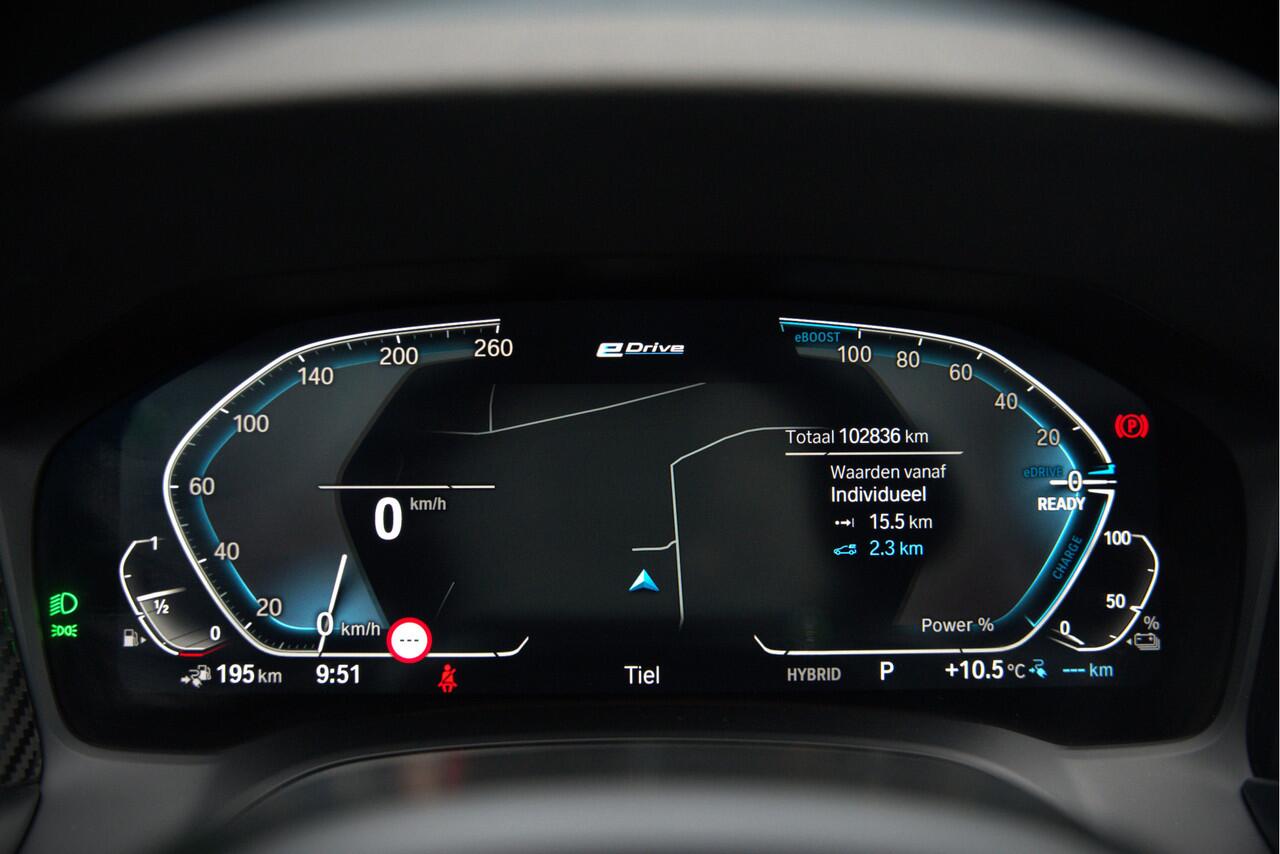 BMW 3-SERIE 330e xDrive Business Edition Plus M Sport | M Performance | Panoramadak | 360° Camera | Carbon | Head Up Display | Stoelverwarming | Stuurverwarming | Apple Carplay | Navigatie | Cruise Control | Ambiance Verlichting | Trekhaak