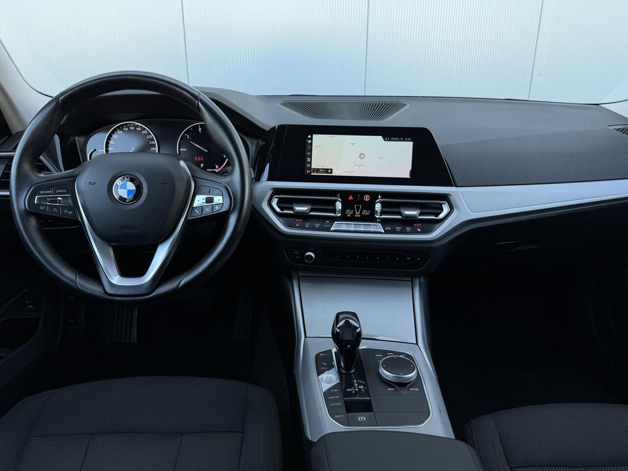 BMW 3-SERIE Touring 318d High Executive Automaat Apple Carplay/Trekhaak.