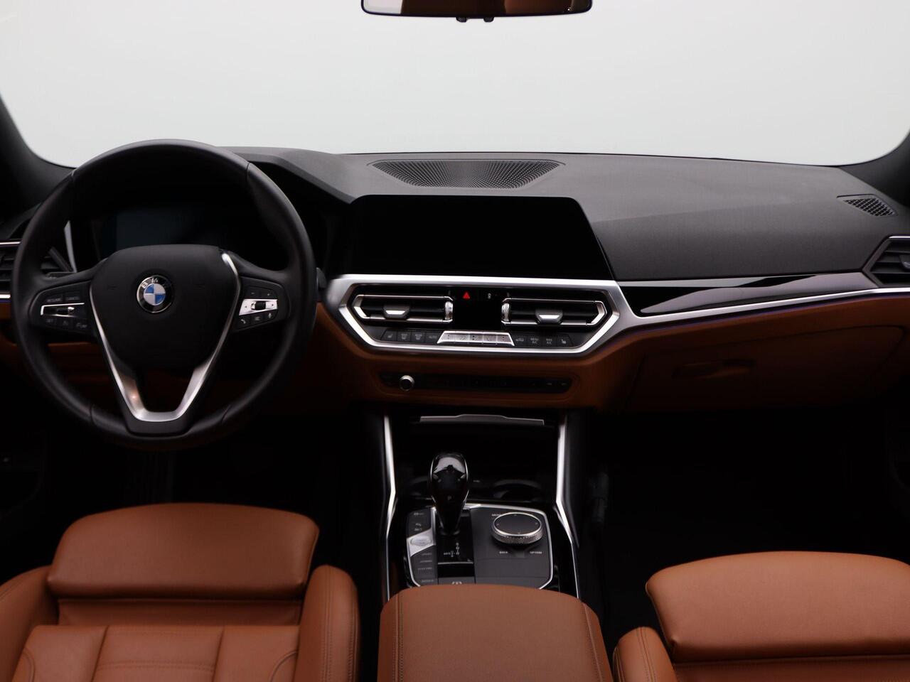 BMW 3-SERIE Sedan 330e High Executive | Model Sport Line | Parking Pack | Sportstoelen | Parking Assistant | Hemelbekleding Anthrazit | 17''