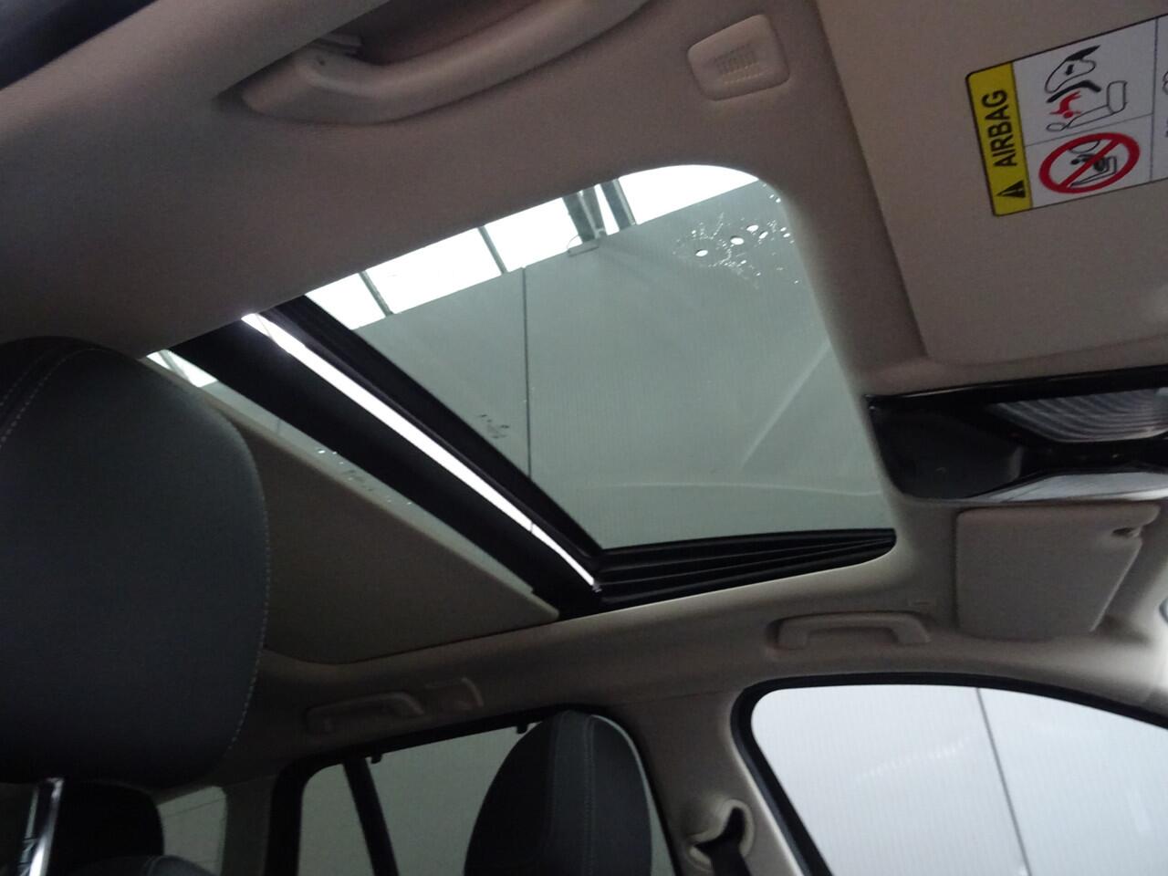 BMW 3-SERIE Touring 318i * PANORAMADAK * LEER * CARPLAY !!