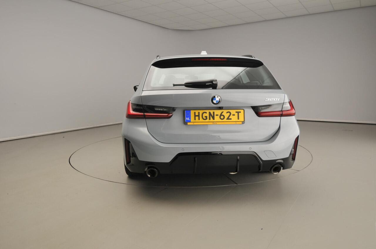 BMW 3-SERIE Touring 320i | M-Sportpakket | LED | Leder | HUD | Trekhaak | Schuifdak | Keyles go | DAB | Alu 19 inch
