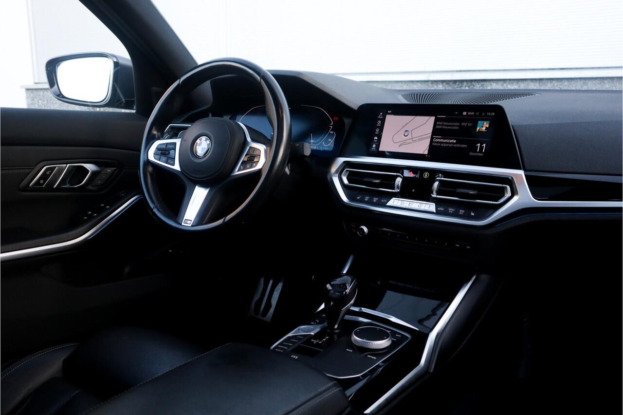 BMW 3-SERIE 330e High Ex M-Sport Frozen / Glazen dak / Adaptief onderstel / Electrische stoelen /