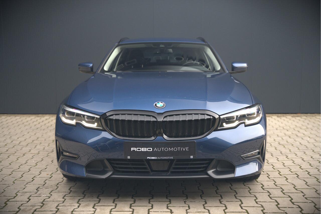 BMW 3-SERIE Touring 330e High Executive Sportline | Keyless | PDC | Leer | Hifi | Ambiance Verlichting | Stoelverwarming | Adaptive Cruise Control | BTW | LED | Shadow Line | Navigatie Prof. | DAB |