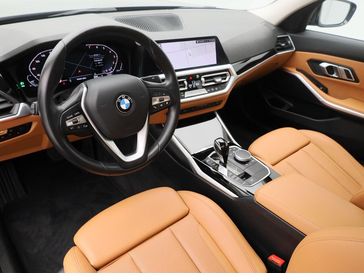 BMW 3-SERIE 320i Business Edition Plus Sport | SCHUIFDAK | CARPLAY