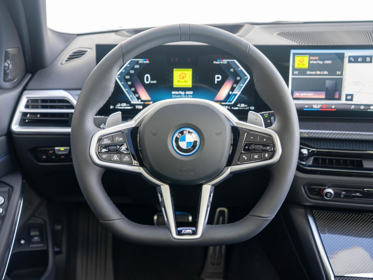 BMW 3-SERIE Touring 330e | M Sportpakket Pro | Innovation Pack | Verwarmd Stuurwiel | Comfort Access | Panoramadak | Stoelverwarming | Harman Kardon | Trekhaak